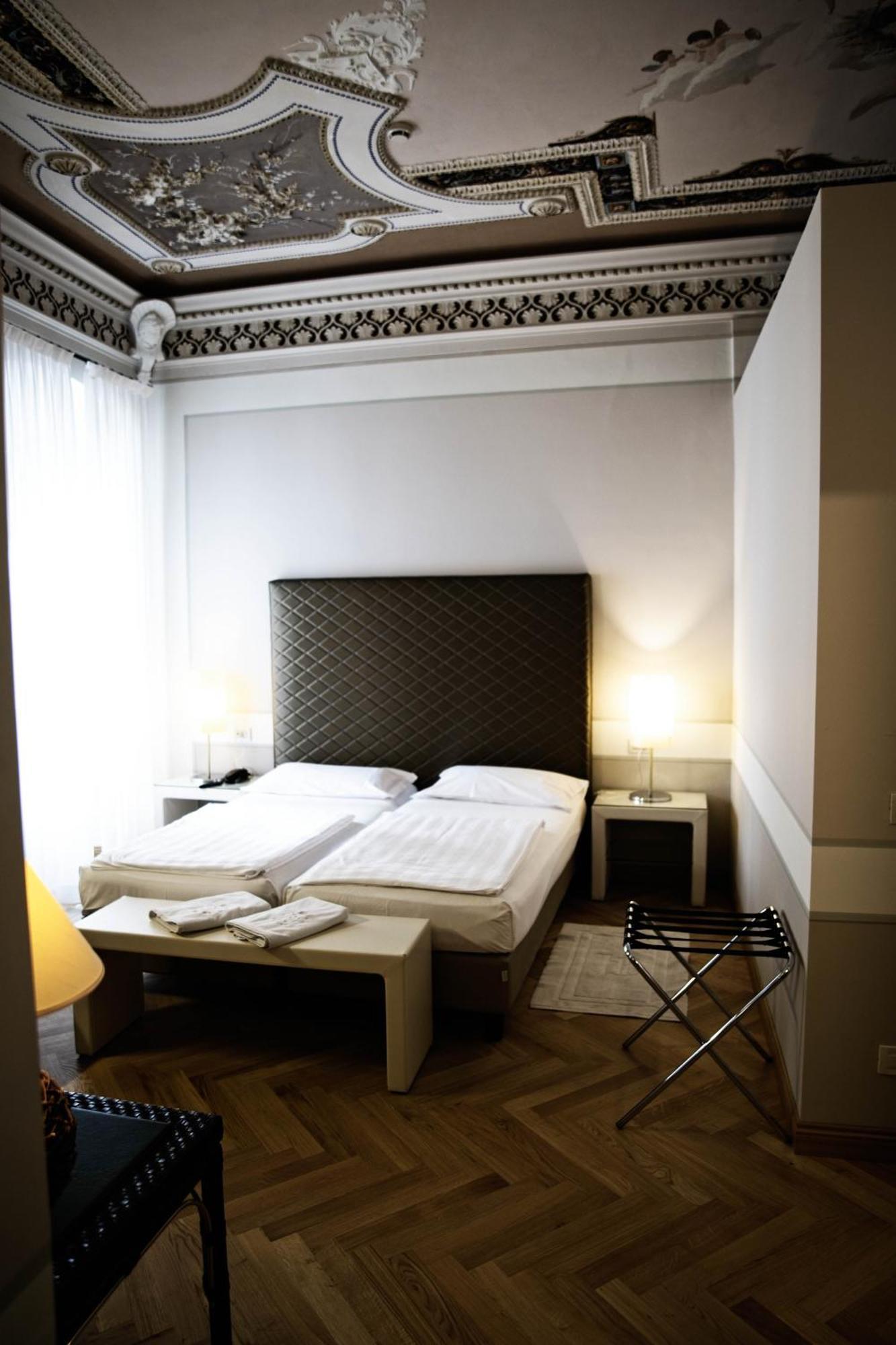 Bogliaco Hotel